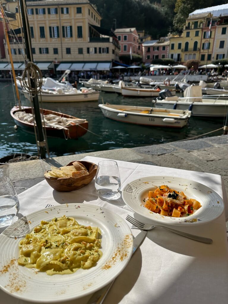 Portofino restaurant pates port maison colorées Italie